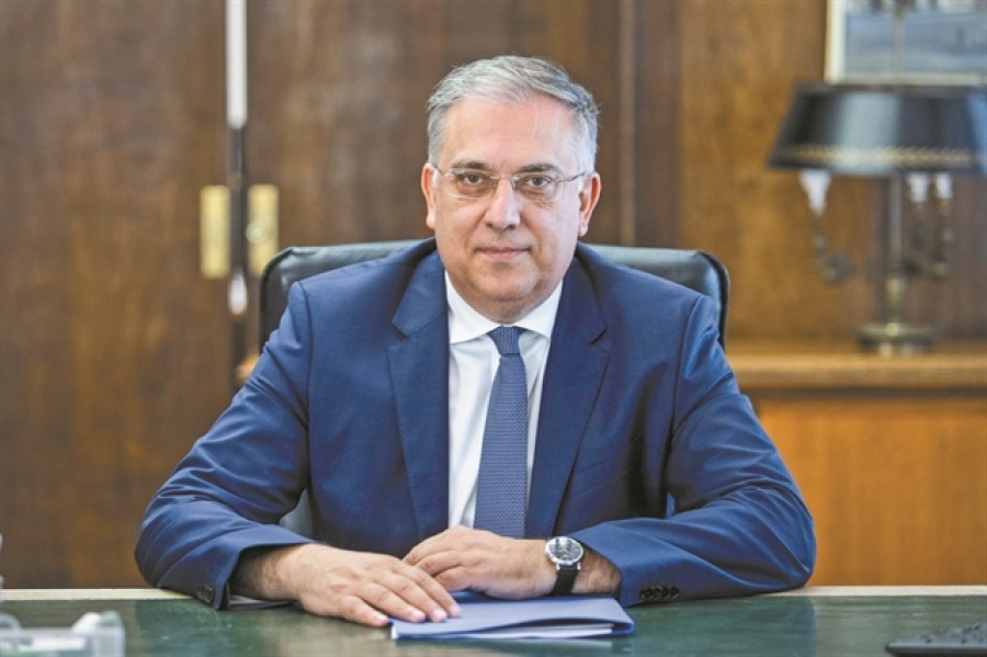 Θεοδωρικάκος: Την Τετάρτη (13/5) η ρύθμιση για επέκταση των χώρων που θα καλύπτονται με τραπεζοκαθίσματα