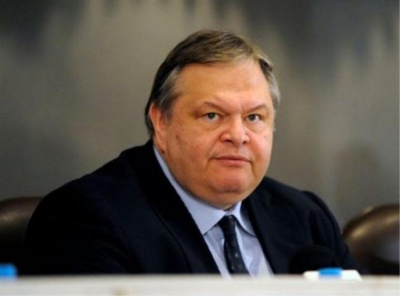 Βενιζέλος: Προβληματική νομικά και πολιτικά η συμφωνία Τσίπρα – Ιερώνυμου για την εκκλησιαστική περιουσία