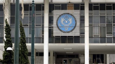 Φωτοβολίδα με αλεξίπτωτο έπεσε στο ύψος της αμερικανικής πρεσβείας στην Αθήνα