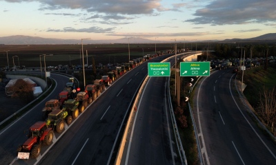 Αγροτικά μπλόκα: Έξοδος για τους εκδρομείς με πολλά προβλήματα - Πού γίνονται εκτροπές οχημάτων