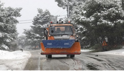 Πυκνές χιονοπτώσεις σε Δυτική και Κεντρική Μακεδονία - Απεγκλωβίστηκε αποκλεισμένο λεωφορείο στο Καϊμακτσαλάν