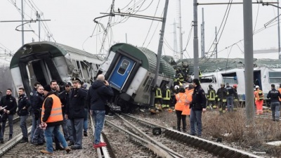 Εκτροχιασμός τρένου στην Ιταλία - Τουλάχιστον 3 οι νεκροί και άνω των 100 οι τραυματίες