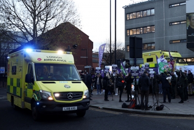 Βρετανία: Νέες απεργίες στην υγεία με μισθολογικές διεκδικήσεις - Μετέχουν οδηγοί αθενοφόρων και νοσηλευτές