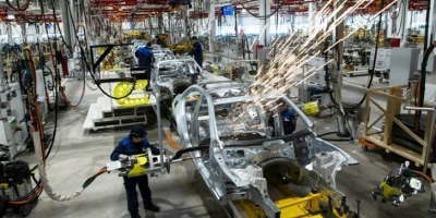 Πώς θα ξεμπλοκάρει η αυτοκινητοβιομηχανία από την έλλειψη ημιαγωγών - Άδειες οι αποθήκες και τα αποθέματα εξαντλημένα