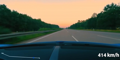 Δείτε μια Bugatti Chiron να φτάνει τα 414 χλμ./ώρα στον δρόμο