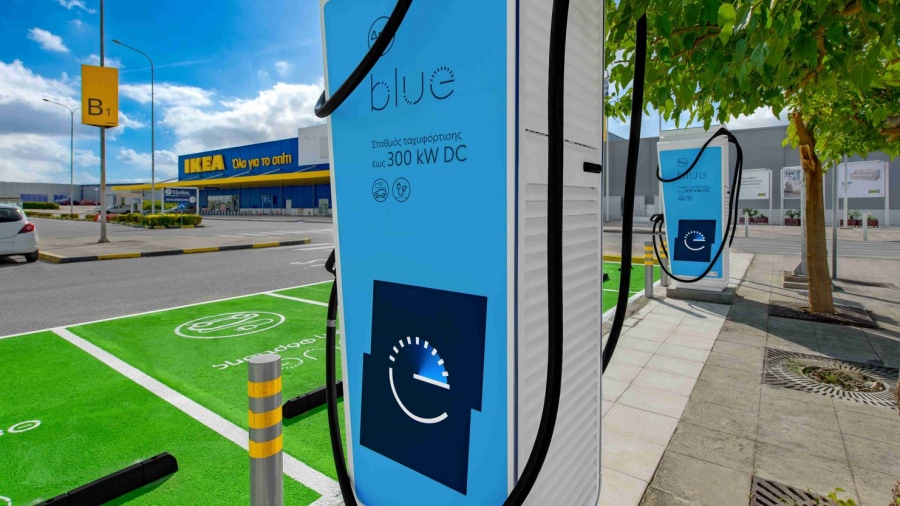 Νέο ΔΕΗ blue hub με δύο ταχυφορτιστές 300kW στο Εμπορικό Πάρκο της Trade Estates που στεγάζει το ΙΚΕΑ στη Λάρισα