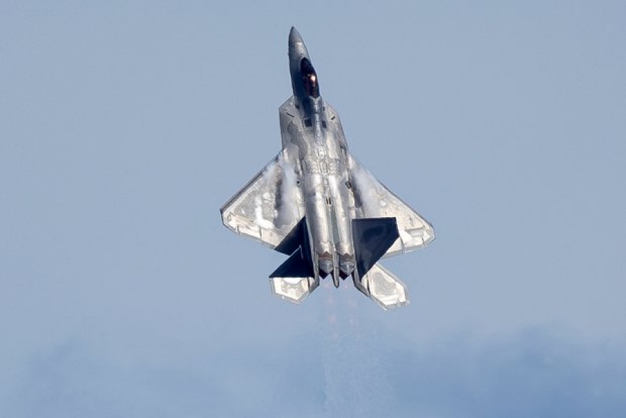 Ανατροπή στον ουρανό: Το F-22 μετατρέπεται σε «φάντασμα» μεγάλων αποστάσεων