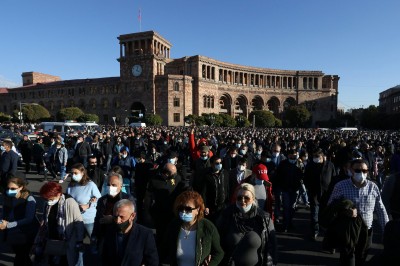 Αρμενία: Χιλιάδες διαδηλωτές ζητούν να παραιτηθεί ο πρωθυπουργός Pashinian για τη συμφωνία στο Nagorno Karabakh