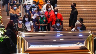 Κηδεύεται σήμερα 9/6 στο Χιούστον ο George Floyd - Συνεχίζονται οι αντιρατσιστικές διαδηλώσεις σε ΗΠΑ και Ευρώπη