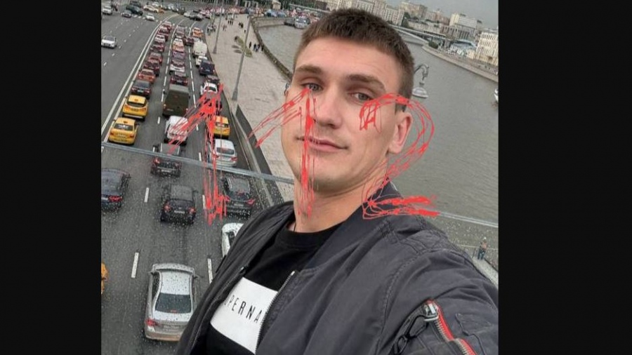 O Zelensky συνελήφθη να... παρενοχλεί νεαρές κοπέλες στη Μόσχα, θωπεύοντας τα οπίσθιά τους