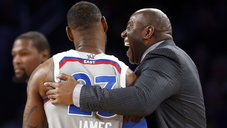 Magic Johnson: «Από την Team USA λείπει ο LeBron»