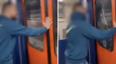 TikToker σπάει με το... κεφάλι του τζάμι σε τρένο του ΗΣΑΠ - Ασύλληπτες εικόνες βανδαλισμών
