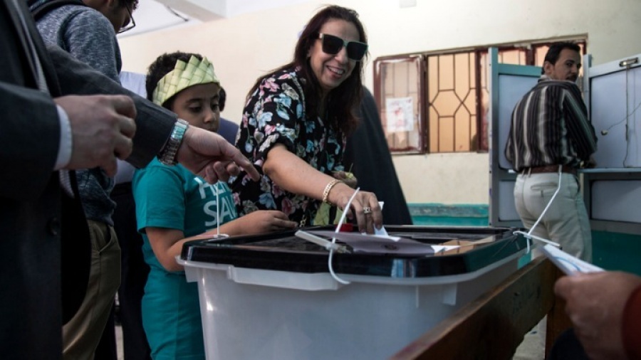 Με συντριπτικό ποσοστό 90% οι Αιγύπτιοι επικύρωσαν στο δημοψήφισμα τη συνταγματική αναθεώρηση