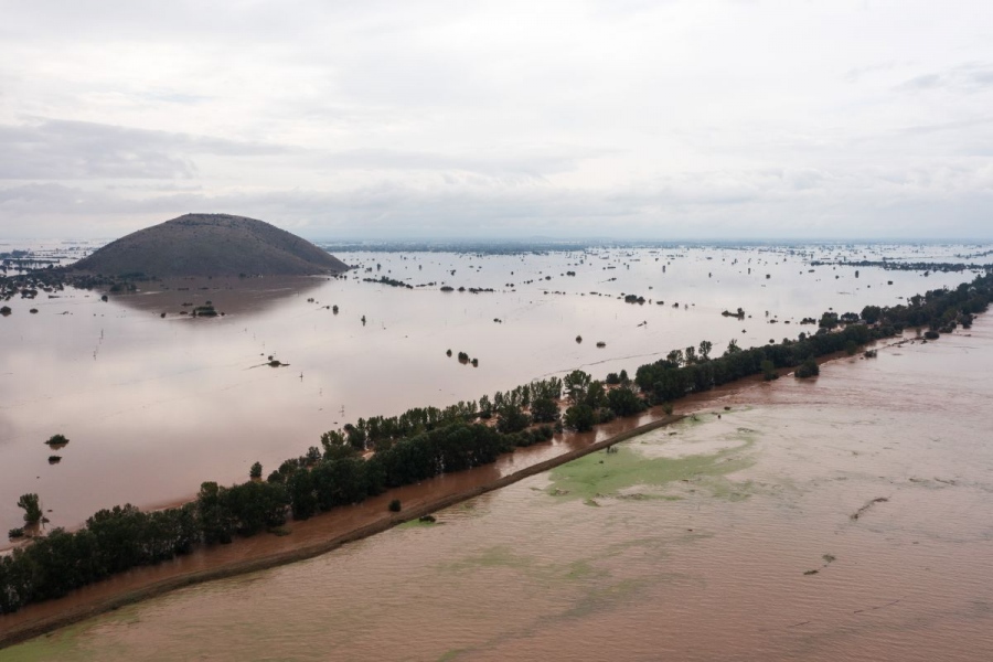 Απέραντη λίμνη η Θεσσαλία – Πλημμύρισαν 720.000 στρέμματα