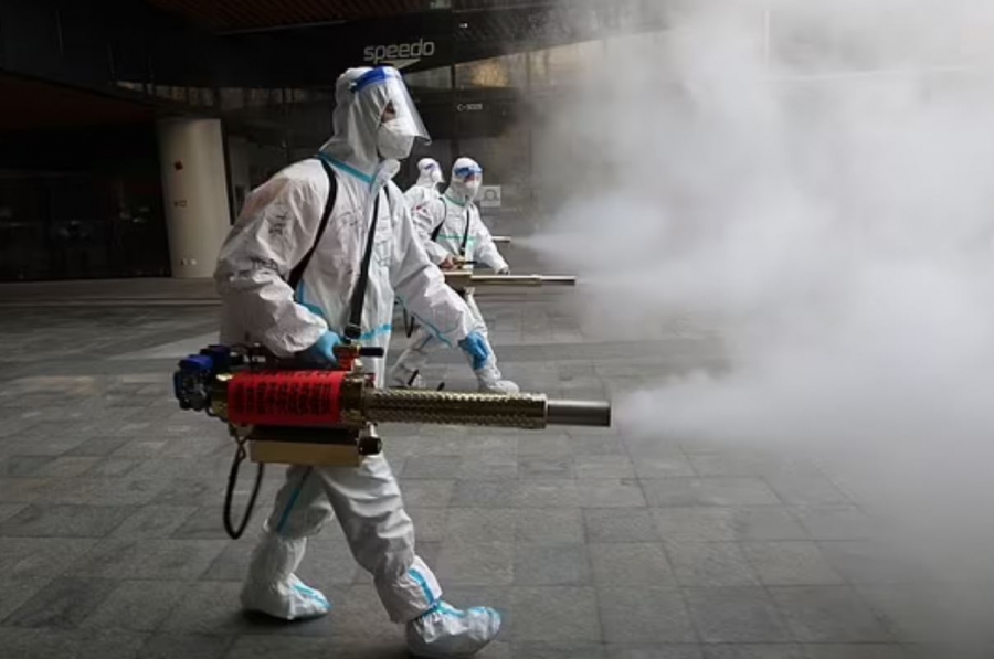 Σοκ από τα «στρατόπεδα καραντίνας» στην Κίνα - Έγκυες και παιδιά στοιβάζονται σε κοντέινερ