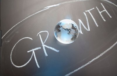 Οι εκτιμήσεις 7 οικονομολόγων: Από 3,4% έως 4% η παγκόσμια ανάπτυξη το 2018