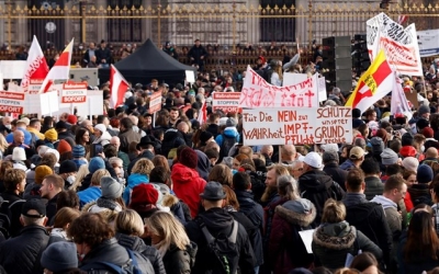 Αυστρία: Χιλιάδες διαδηλωτές στους δρόμους της Βιέννης ενάντια στη «δικτατορία του κορωνοϊού»