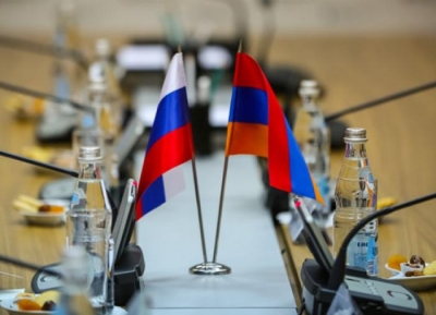 Ρωσία – Αρμενία σταματούν τη χρήση δολαρίου και ευρώ στo διμερές εμπόριο