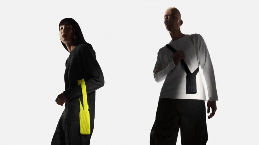 H πλεκτή... τσέπη για iphone που κοστίζει 230 δολάρια - Η νέα μόδα της Apple