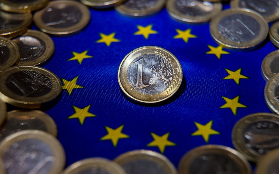 Προς τον χειρότερο μήνα από τον Οκτώβριο του 2018 το ευρώ, λόγω ΕΚΤ και ανησυχίας για ύφεση