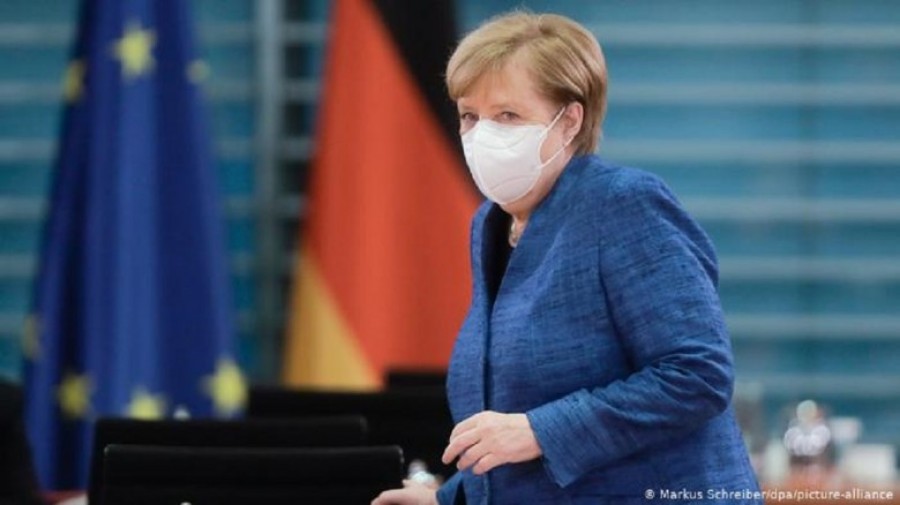 Πιέσεις από πολιτικούς και επιστήμονες δέχεται η Merkel για παράταση του lockdown
