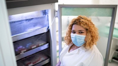 Βρετανία: Καταστράφηκαν εκατοντάδες δόσεις του εμβολίου της Pfizer – Υπέστη βλάβη το ψυγείο στο οποίο φυλάσσονταν