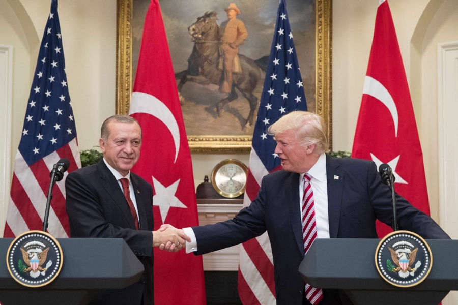 Hürriyet: Ο Trump ζήτησε από τον Erdogan μεσολάβηση για την Ουκρανία
