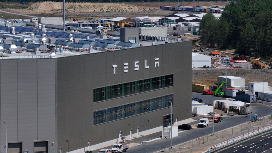 Εκκενώθηκε εργοστάσιο της Tesla κοντά στο Βερολίνο - Δυνατή έκρηξη στην περιοχή