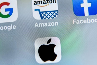 Η Facebook κηρύσσει πόλεμο στην Apple - Σφαγή στην Big Tech για τα προσωπικά δεδομένα