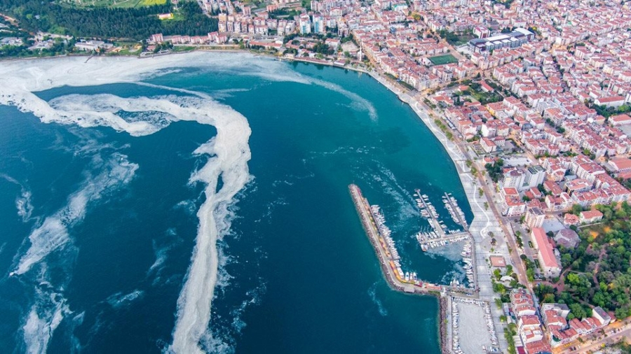 Τουρκία: Περίεργη «γλίτσα» απειλεί τη θάλασσα του Μαρμαρά - Φόβοι για εξάπλωση χολέρας