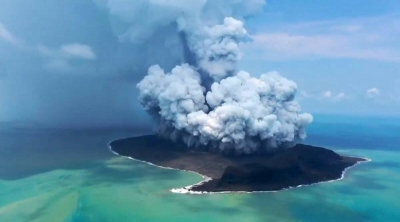 Ο καπνός του ηφαιστείου Τόνγκα έφτασε σε ύψος ρεκόρ, 55 χιλ. στα όρια της ατμόσφαιρας, κοντά στο διάστημα!