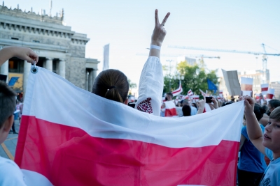 Μεγάλη διαδήλωση στη Βαρσοβία κατά της εμπλοκής της Πολωνίας στον πόλεμο της Ουκρανίας