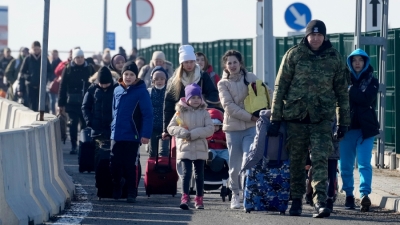 Η Ελλάδα υποδέχεται και φροντίζει πρόσφυγες πολέμου - 2.704 Ουκρανοί έχουν λάβει ήδη καθεστώς προσωρινής φιλοξενίας
