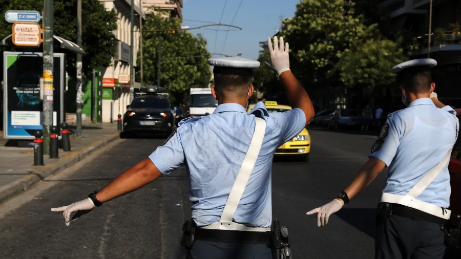 «Βροχή» οι κλήσεις για παρκάρισμα, ταχύτητα, κράνος και δίπλωμα τη Μεγάλη Εβδομάδα