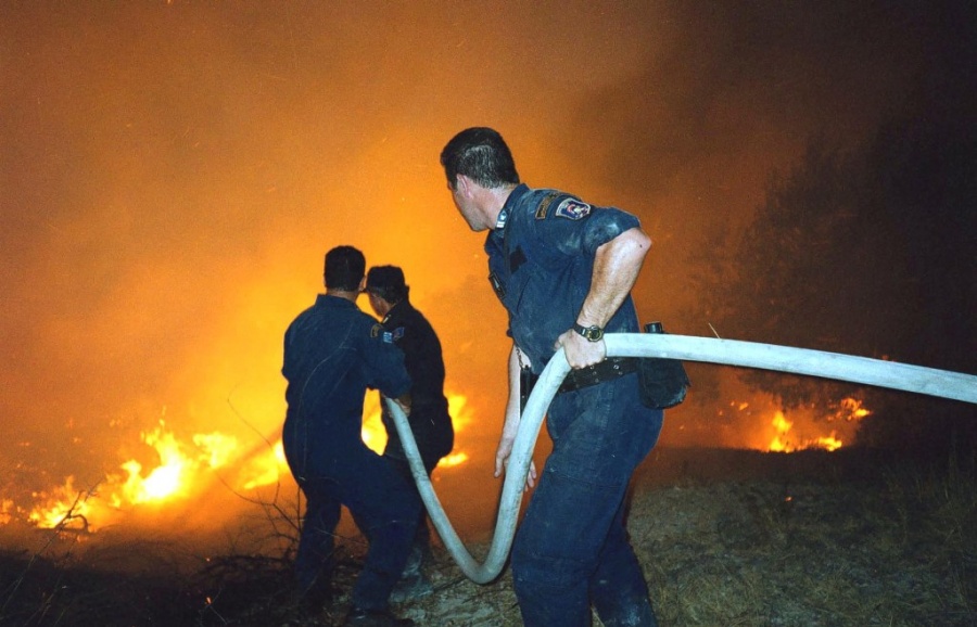 Οριοθετήθηκε η φωτιά στα Δικαστικά Μαραθώνα – Ολονύχτια μάχη με τις φλόγες σε Κεφαλονιά, Αχαΐα και Αρκαδία