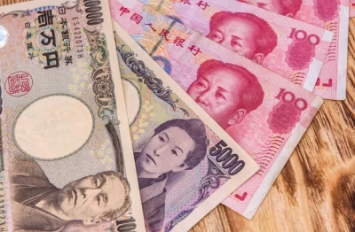Άγριος νομισματικός πόλεμος ξέσπασε στην Ασία – Η Ιαπωνία ρίχνει τώρα το γάντι σε Κίνα και γιουάν με την υποτίμηση του γεν