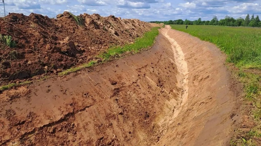 Καταφύγια, τάφροι και συρματοπλέγματα: Η Εσθονία σπεύδει να... γλυτώσει από τη Ρωσία - Τα πάει όμως πολύ μέτρια