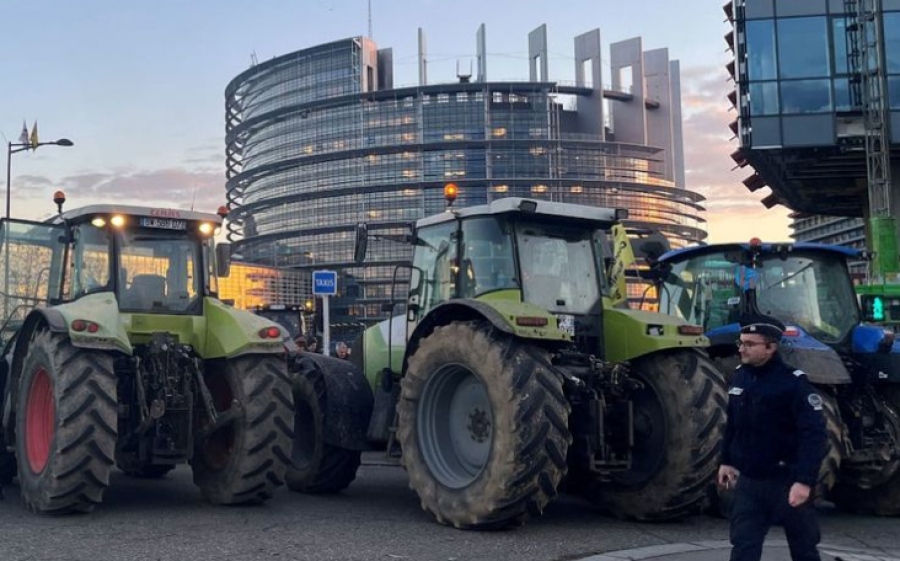 Περιδίνηση - Στο χείλος της καταστροφής η Γαλλία, χωρίς προϋπολογισμό και με το χρέος  3.5 τρισ. ευρώ