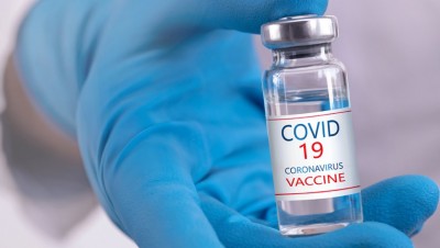«Μάχη» για το εμβόλιο των Pfizer/BioNTech - H EE θα αγοράσει 100 εκατ. δόσεις επιπλέον - Στις 6/1 η απόφαση για το εμβόλιο της Moderna