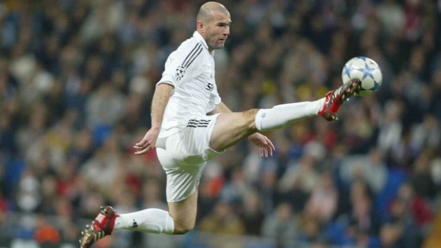 Ζινεντίν Ζιντάν: Η έξοδος από τα γκέτο της Μασσαλίας, με «εισιτήριο» μία μπάλα στα πόδια (video)