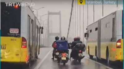 Τουρκία - Λεωφορεία σχηματίζουν «ασπίδα» για να σώσουν μοτοσυκλετιστές από τον άνεμο