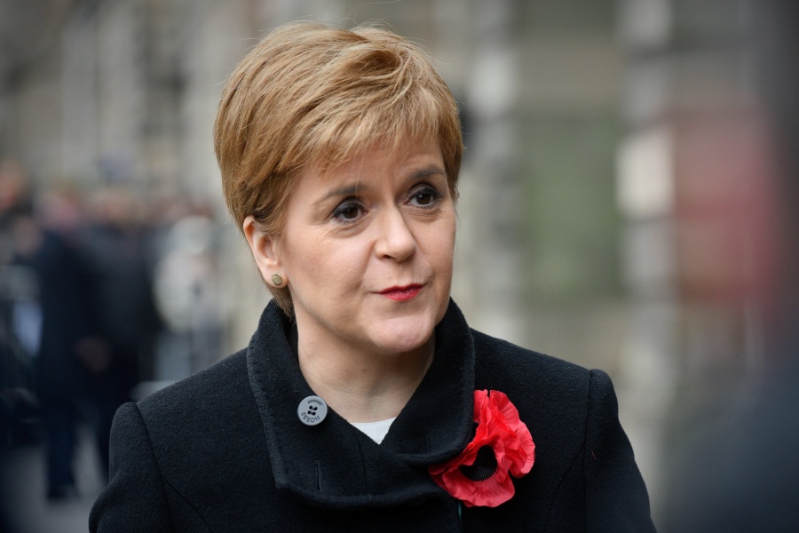Sturgeon (SNP): Δεν έχει εντολή ο Johnson να βγάλει τη Σκοτία από την ΕΕ