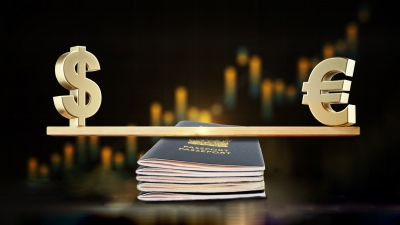 Αληθινή ταπείνωση για το ευρώ στην επέτειο των 25 χρόνων του - Ακόμα και στην Ευρώπη παραμένει βασιλιάς το… δολάριο