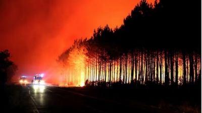 Πύρινος εφιάλτης εκτός ελέγχου σε Γαλλία και Ισπανία - Πάνω από 200.000 πολίτες απομακρύνθηκαν – Επλήγη εγκατάσταση της NASA