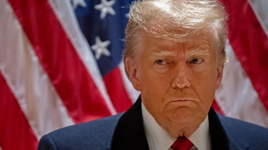 Αρχίζει τον εκβιασμό ο Trump: Απειλεί με «κολασμένες» κυρώσεις κατά της Ρωσίας, θέλει επικίνδυνη συμφωνία