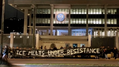 Ο Ρουβίκωνας πραγματοποίησε συγκέντρωση στην αμερικανική πρεσβεία - Άνοιξαν πανό κατά του ICE και του Trump (vid)