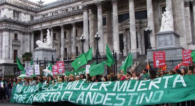 Ιστορική απόφαση για τη νομιμοποίηση των αμβλώσεων στην Αργεντινή