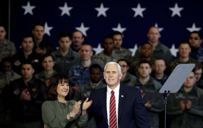 Pence (αντιπρόεδρος ΗΠΑ): Θέλουμε ειρηνική λύση για την κρίση της Β. Κορέας – Μην υποτιμάτε τις ΗΠΑ