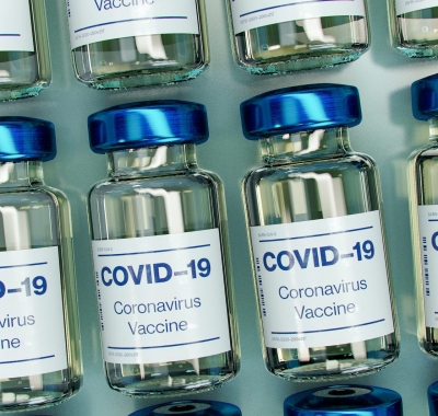 ΠΟΥ: Στο χέρι μας να τερματίσουμε την πανδημία – Μοιράστε δίκαια τα εμβόλια – Έξαρση στην Κίνα