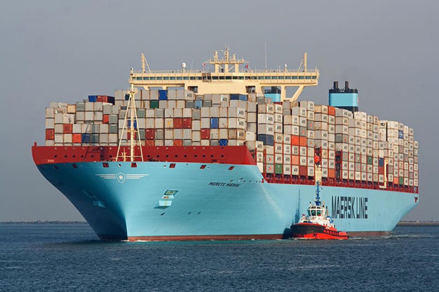 H κολοσσιαία Maersk απομακρύνεται από τα ορυκτά καύσιμα